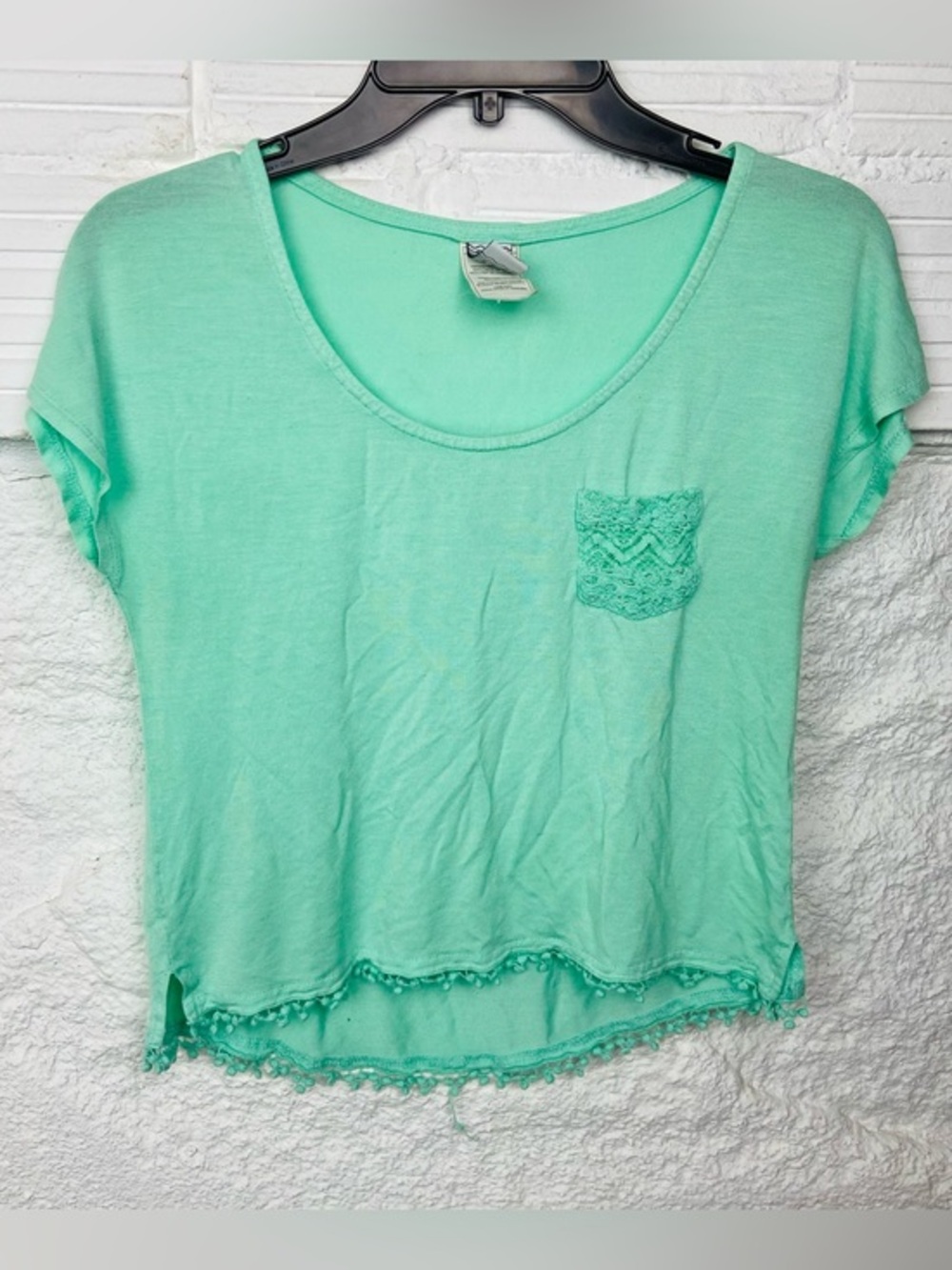 Lightweight Mint Crochet Trim Scoop Neck Tee size medium